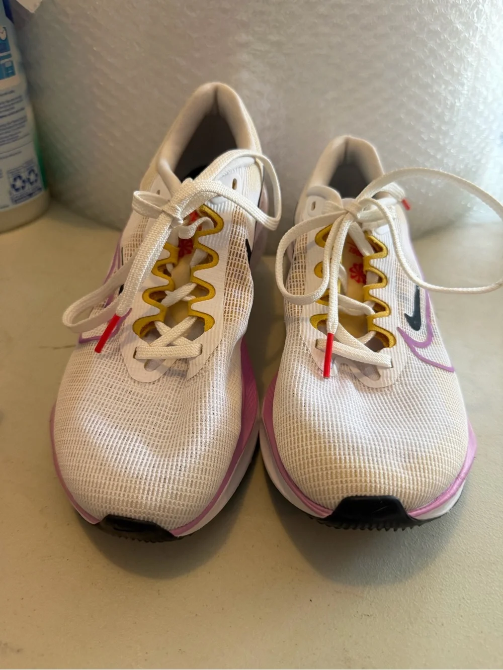Nike women’s size 7 Zoom Fly multi color dog tooth marks